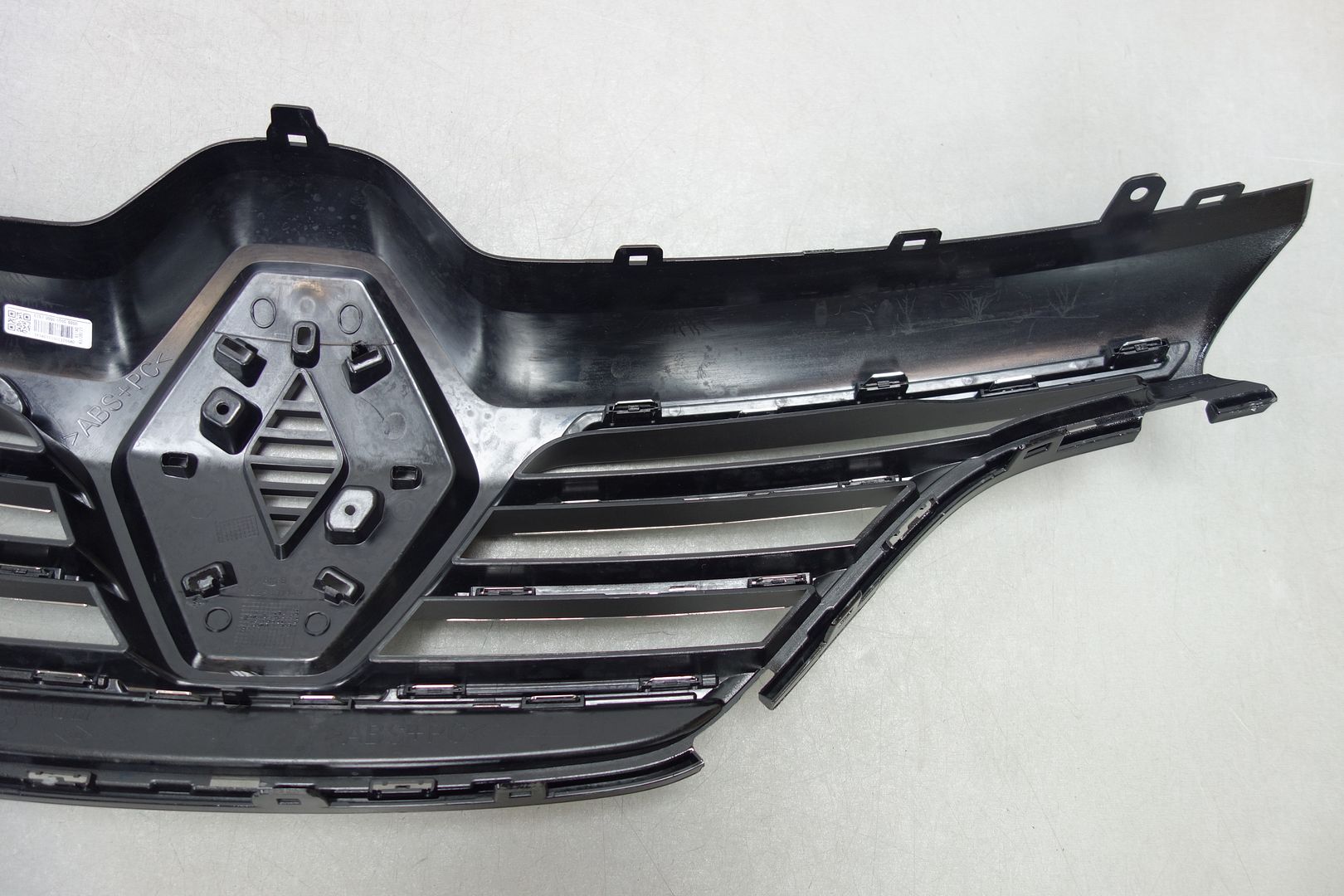 GENUINE RENAULT MEGANE 2016 Onwards Hatchback FRONT BUMPER Grill P N